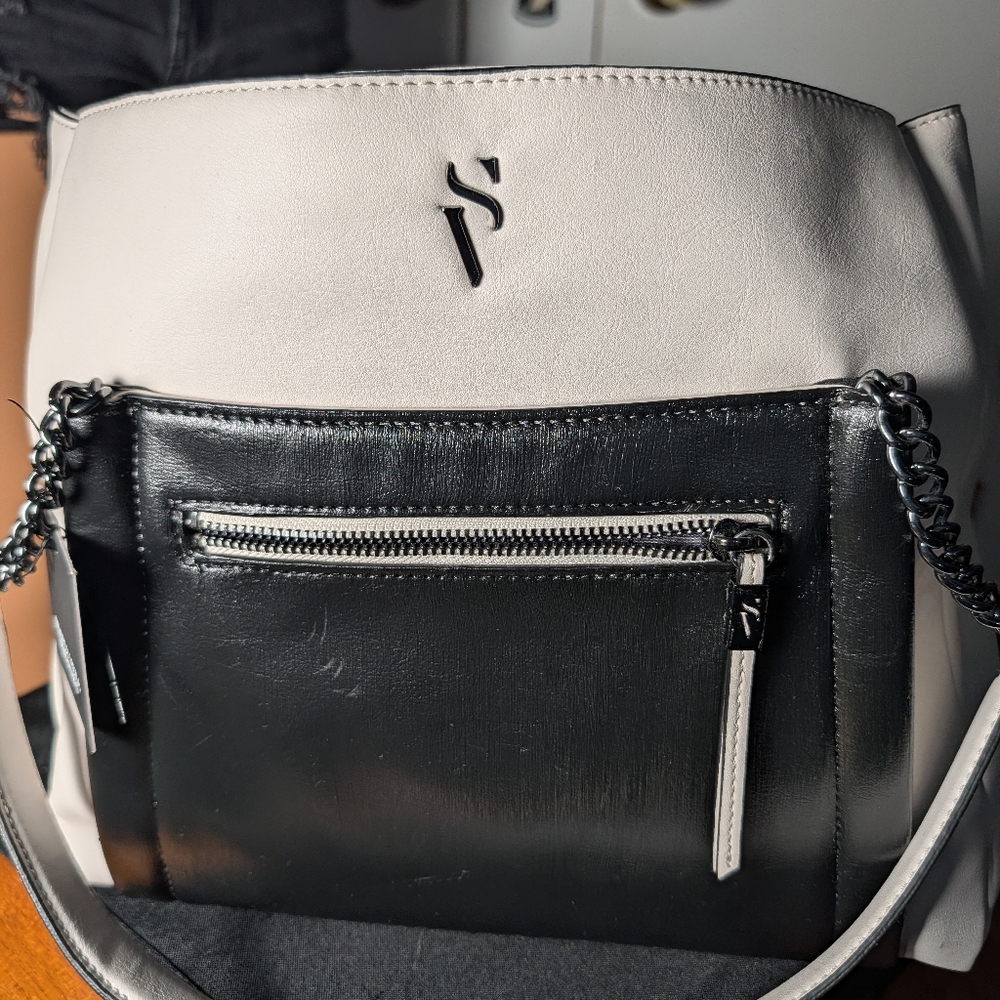 Simply Vera White and black leather bag with a touch of glamour